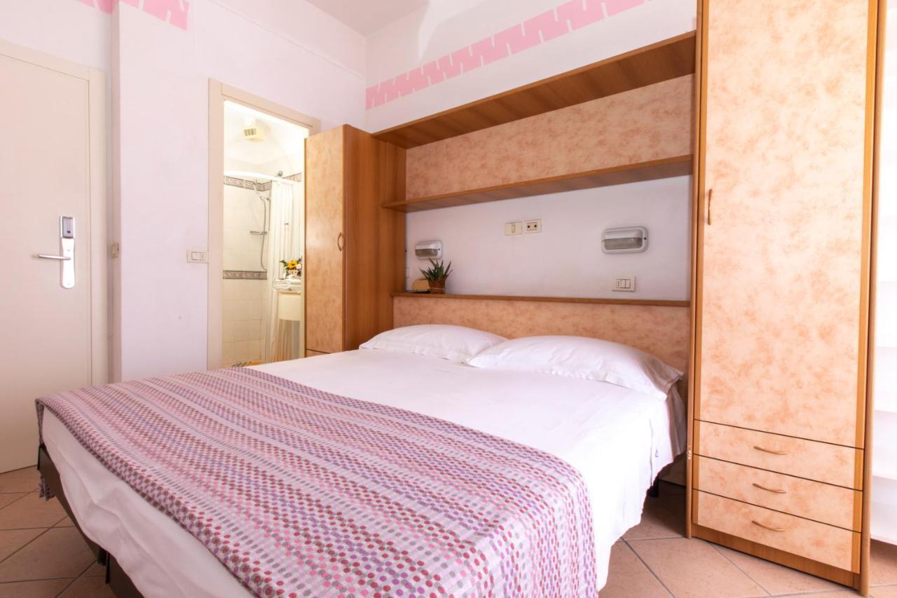 Hotel Holland Rimini Exterior photo